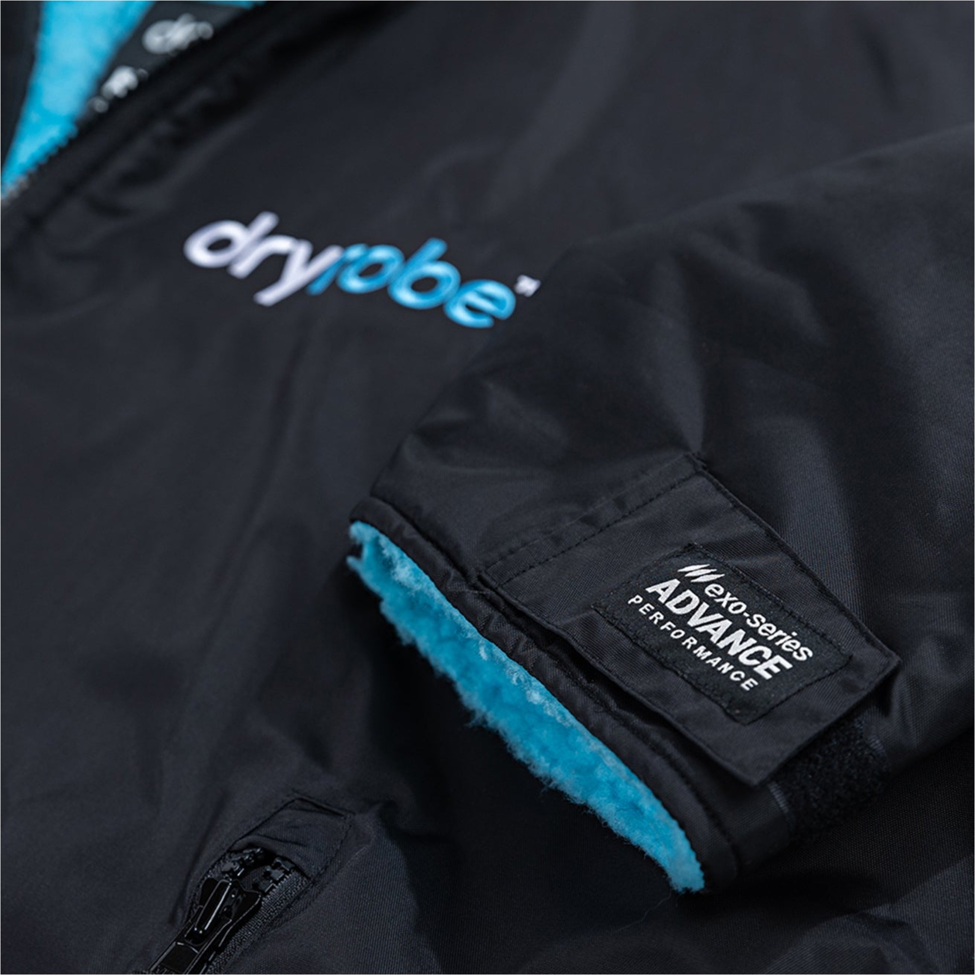 2026 Dryrobe Advance Long Sleeve Changing Robe DALSV3 - Black / Blue
